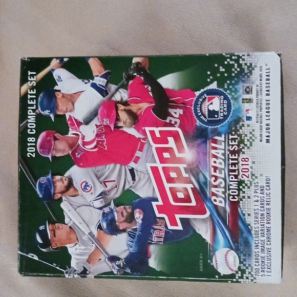 Topps Baseball complete set 2018. Box damaged product isnt.
